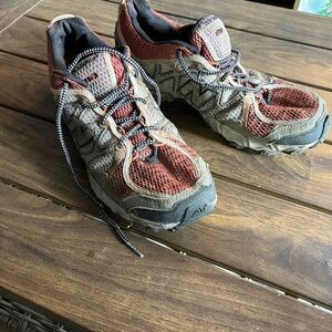 New Balance men’s all terrain athletic shoe, size 13, great preowned condition